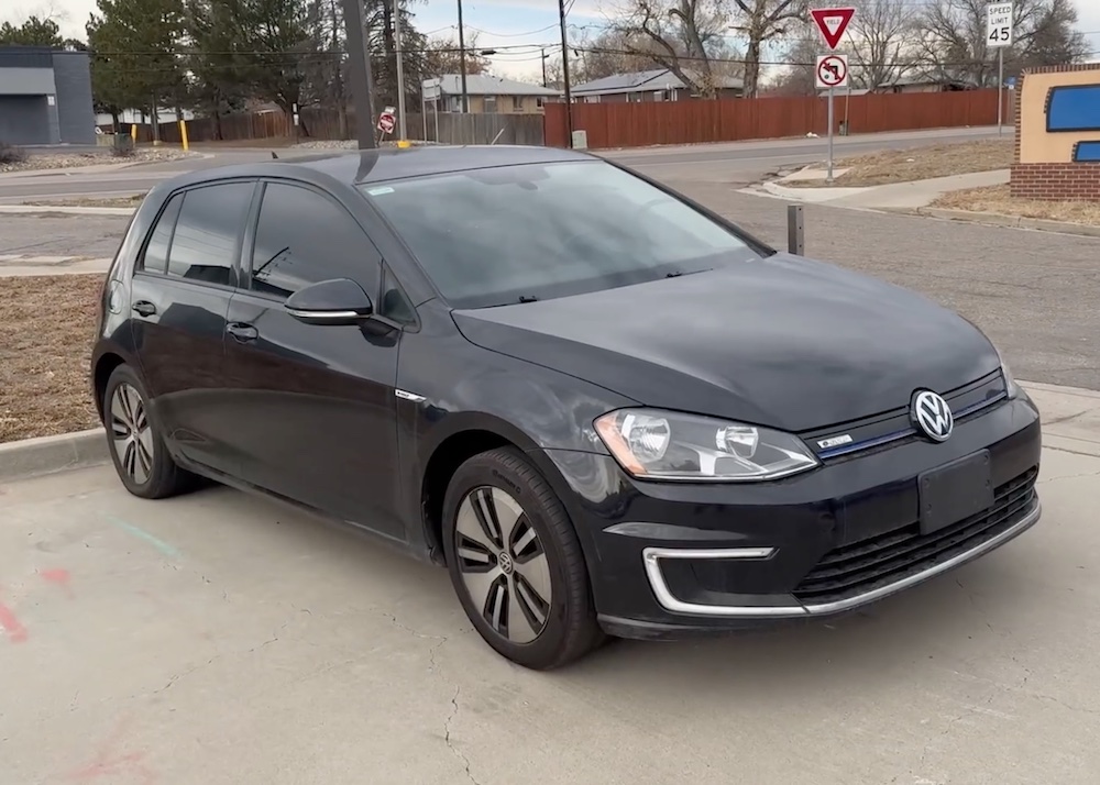 VW e-Golf: YouTuber Evaluates Battery Degradation and Range of an 8-Year-Old Volkswagen EV with 125,000 Miles
